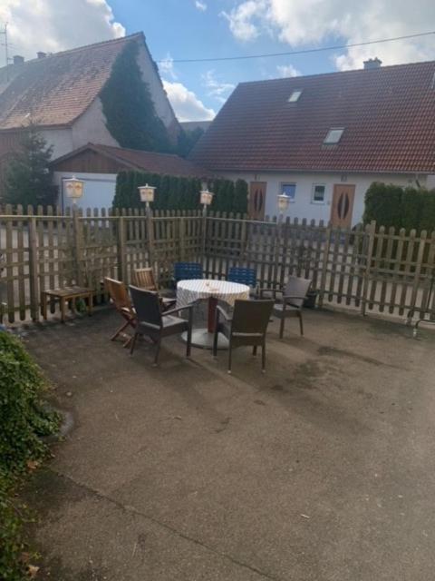 Kreuz! Einfach. Guenstig. Schlafen. Bed & Breakfast Ulm Bagian luar foto