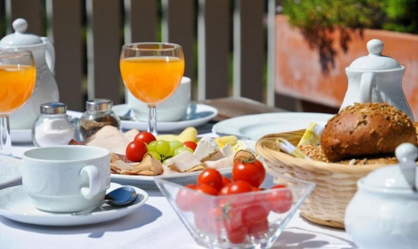 Kreuz! Einfach. Guenstig. Schlafen. Bed & Breakfast Ulm Bagian luar foto